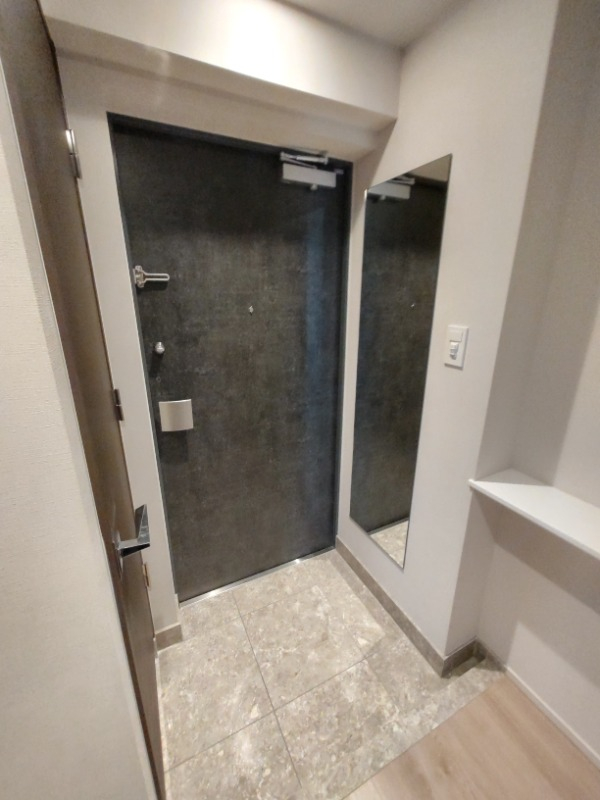 姿見＆シューズクローゼット完備の玄関ホール