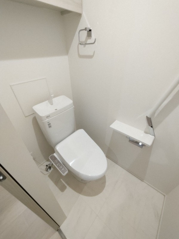 白を基調としたトイレです