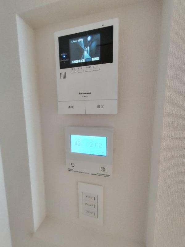 モニタ付きインターフォンで来訪者を確認できます