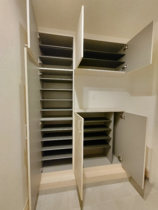 玄関収納は豊富にあります