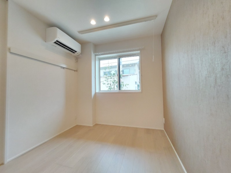 5.4帖の洋室です