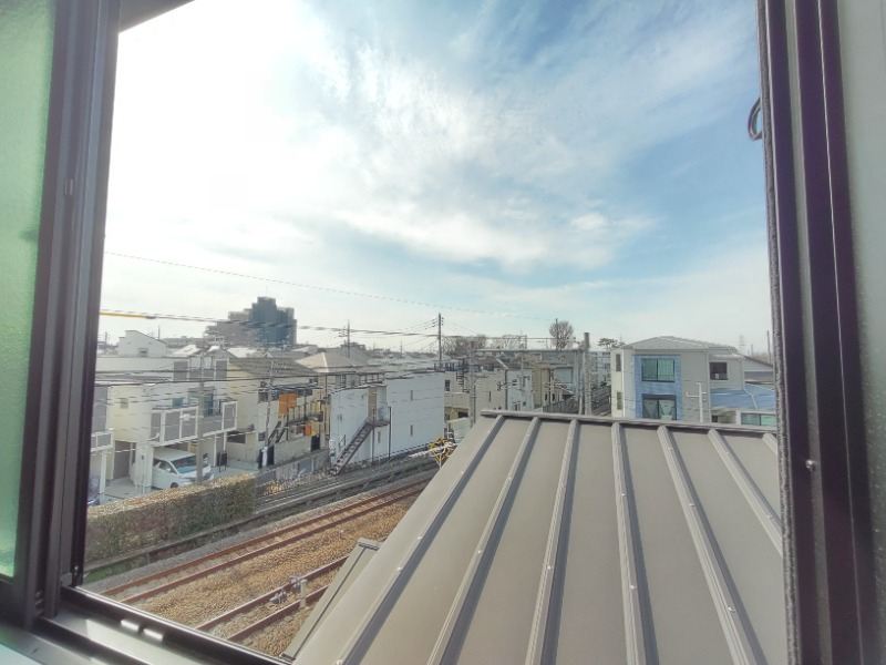 開けた空が見える開放感ある窓