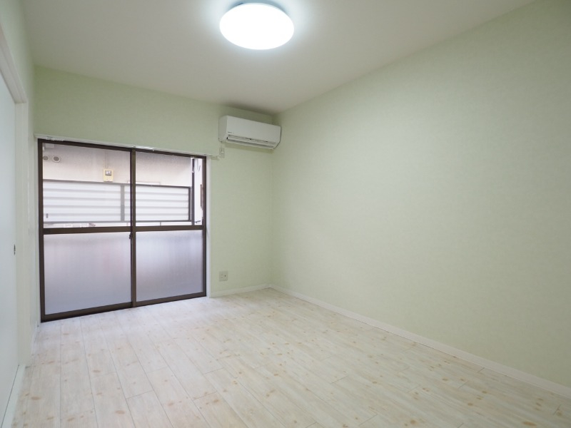 片方の洋室にはエアコンがついています。