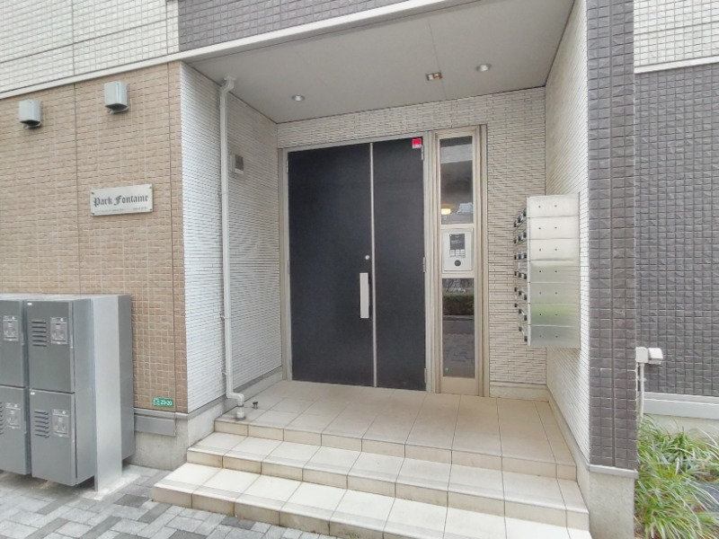 オートロック付きのきれいなエントランスです