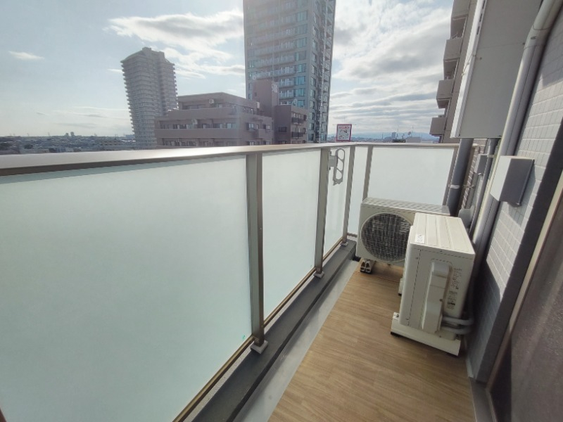 南西向きで採光も期待できるバルコニー