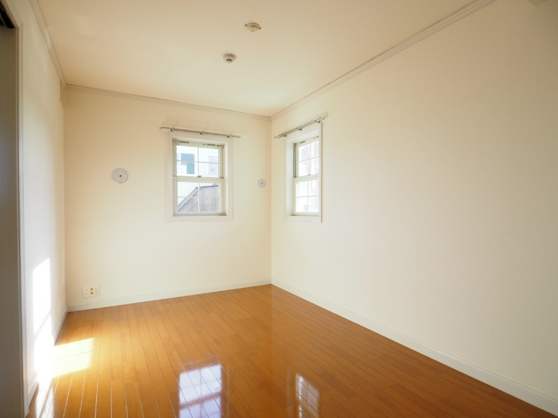 洋室も6帖あるのでゆとりがあります。これは別部屋の写真です。