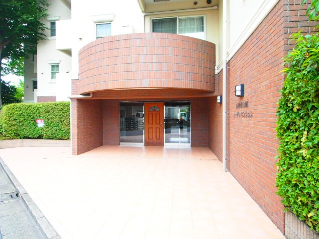 おしゃれな雰囲気のエントランス