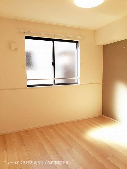 洋室はベッドを置いてもゆとり◎