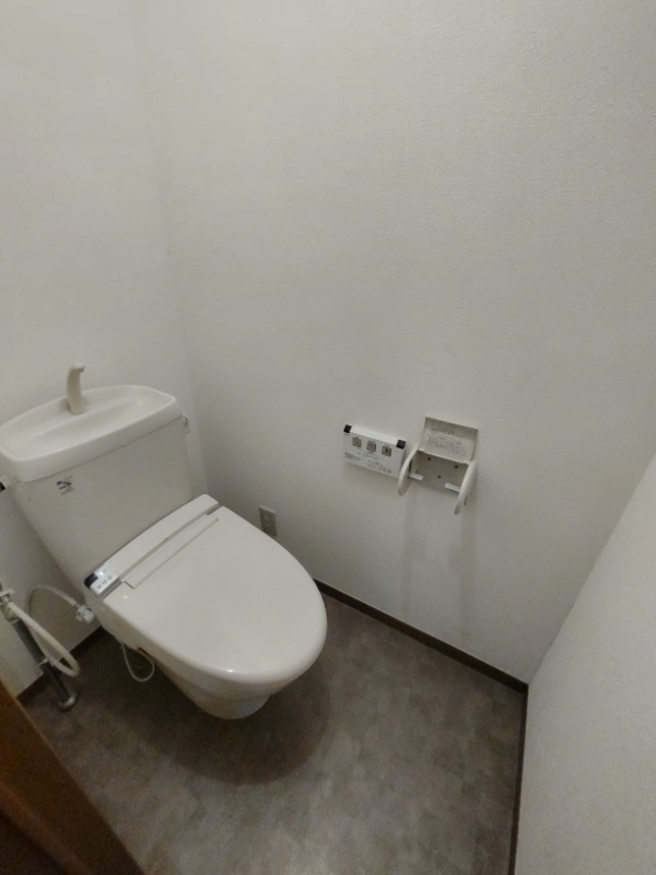 広さを感じられるレストルーム