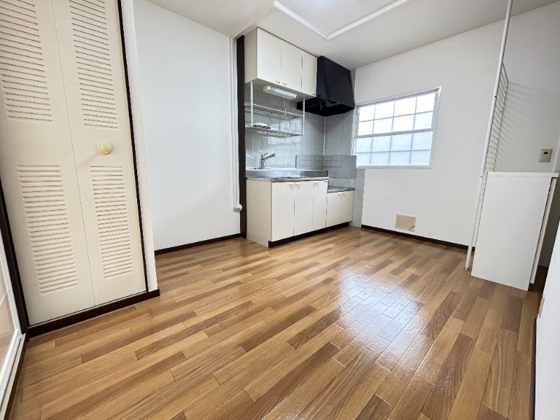 フローリング調のダイニング