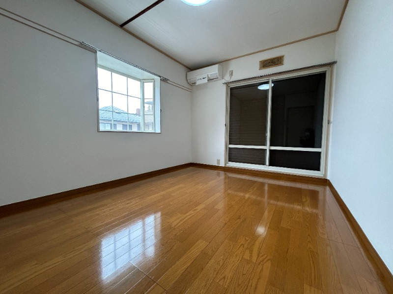 シャッター雨戸付き※締めた状態の洋室