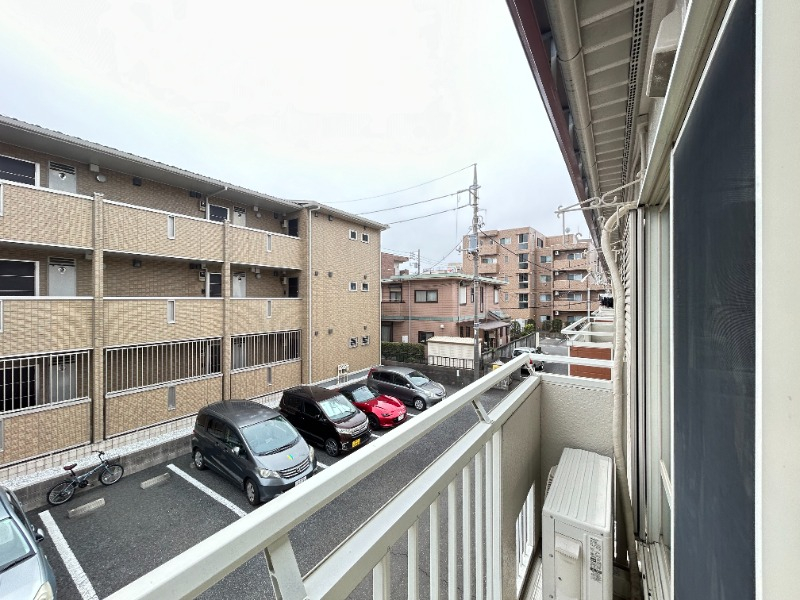 横に広いバルコニー