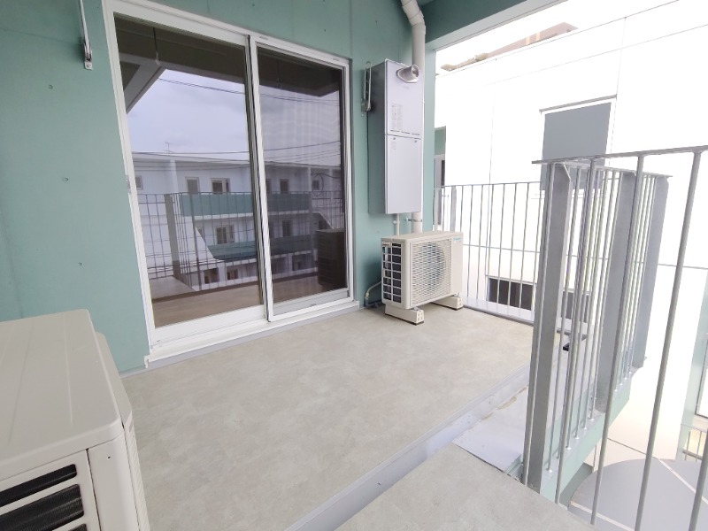 部屋入口前にはバルコニーのある珍しいタイプ