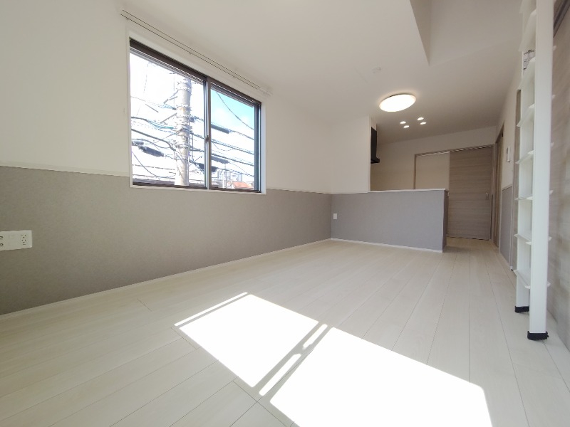 奥行きのある広々としたリビング