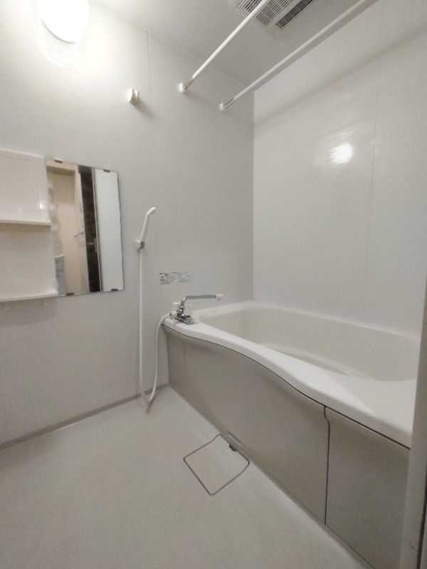 お風呂ももちろんトイレと別です。