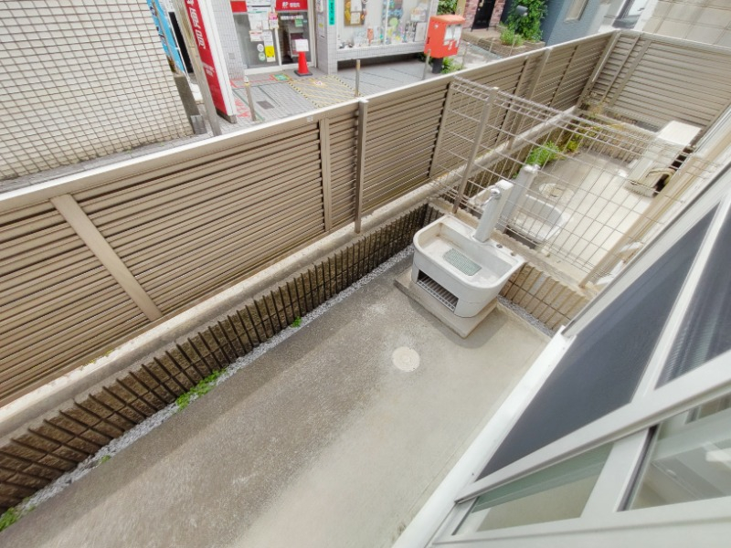 テラスには水栓がついています。