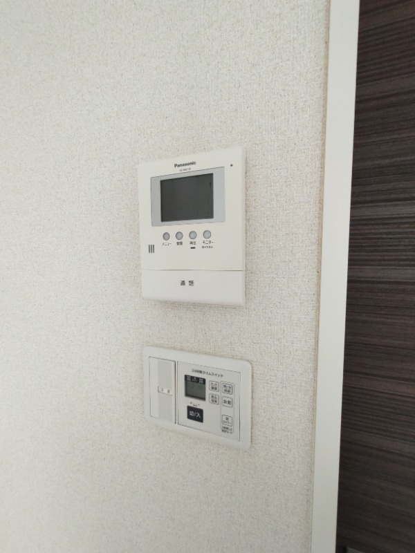 モニターで来客確認ができます。