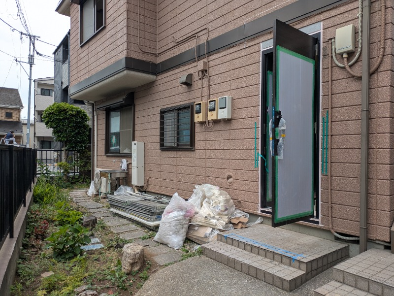 101号室の玄関です。