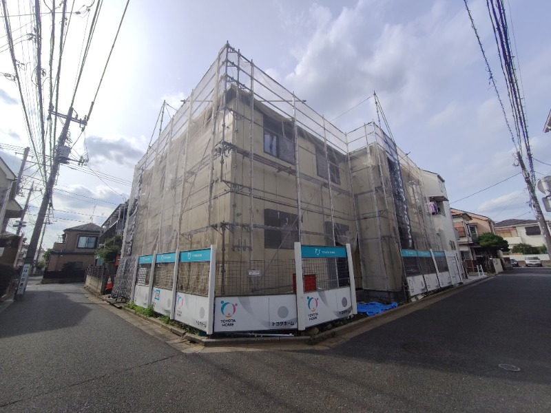 閑静な住宅地に建つ新築マンション