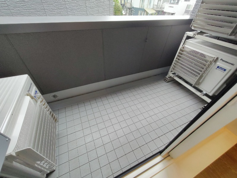 広めのバルコニーで洗濯物も十分干せそうです