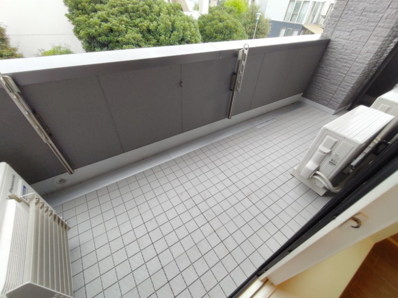 広めのバルコニーは気持ちが良いですね