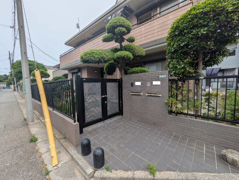 201の入り口門扉です。