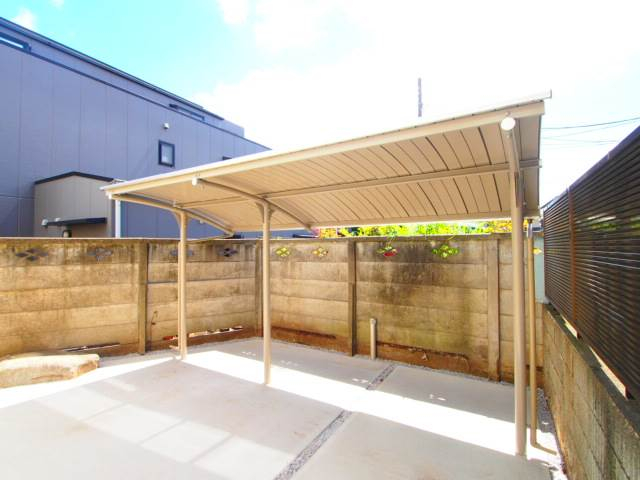 屋根付きの駐輪場も嬉しいですね。