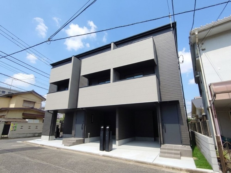 駐車場付き3階建のオシャレなテラスハウス