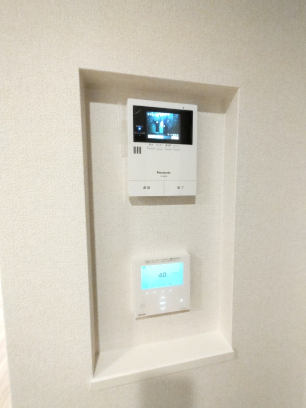 モニタ付きインターフォンで来訪者を確認できます