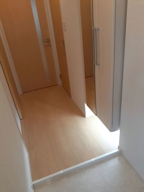 玄関ホールには収納付き
