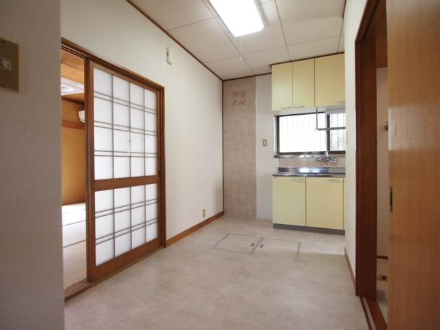 ダイニングは約６帖です。