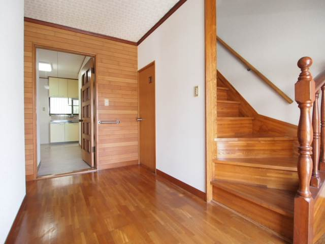 玄関ホールもとても広いです