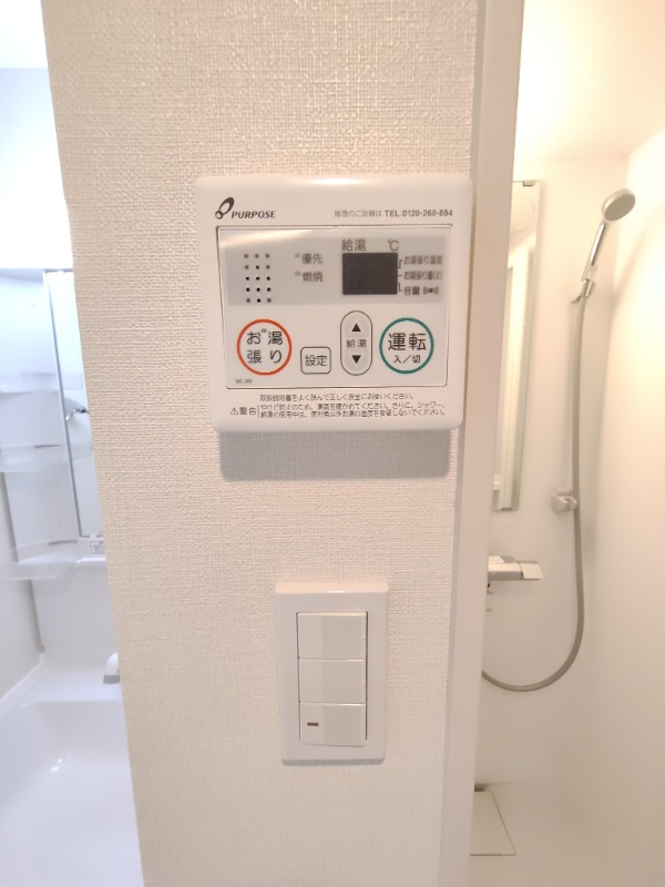 給湯器リモコン ※別部屋参考写真