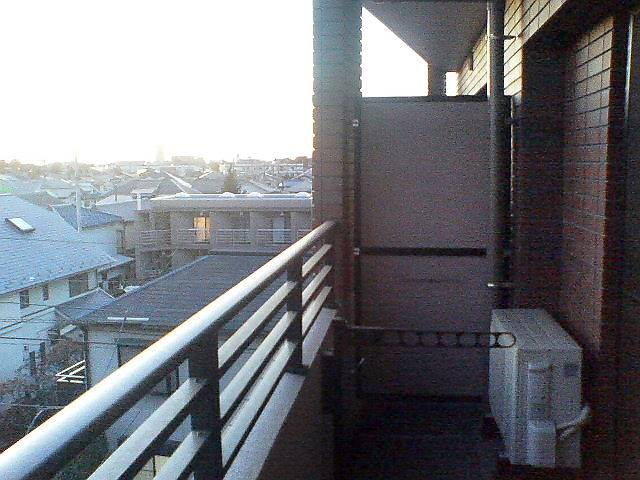 洗濯物もしっかり干せそうなバルコニー ※別部屋参考写真