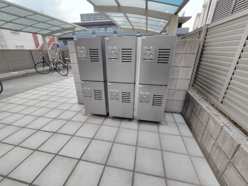 宅配ボックス完備