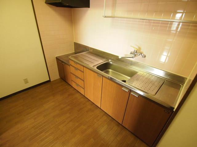 キッチンは独立していて使いやすさ◎ 別部屋参考写真