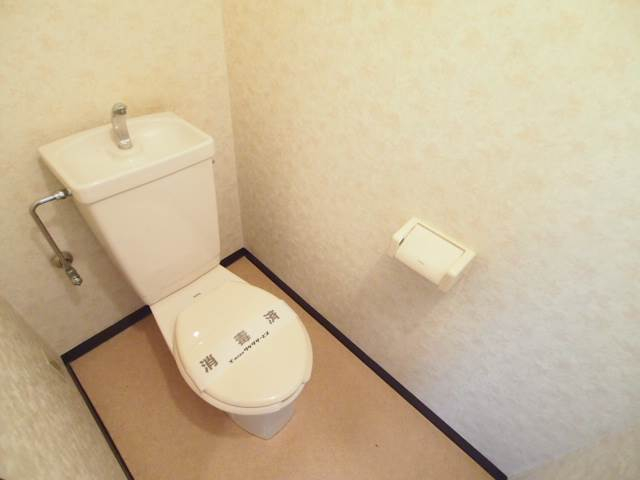 トイレも清潔感のある空間 別部屋参考写真