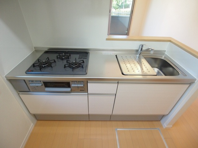 コンロ3口のシステムキッチンです。