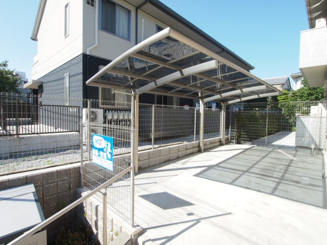 屋根付きの駐輪場