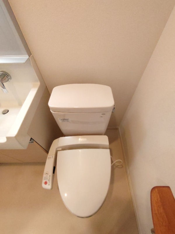 バストイレも別で人気の間取り ※別部屋参考写真