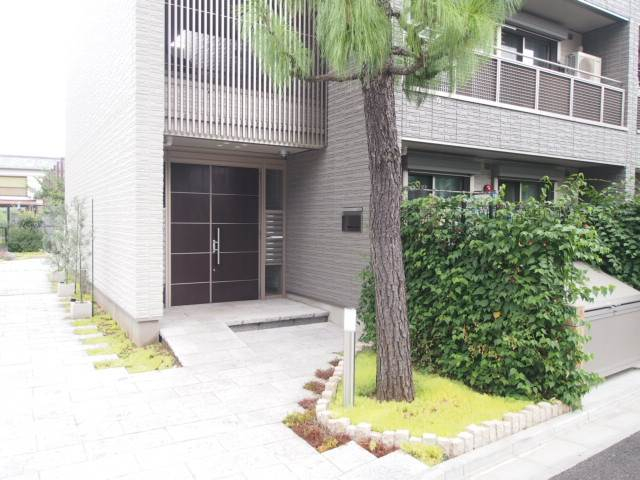 オートロック完備で安心のマンションです。