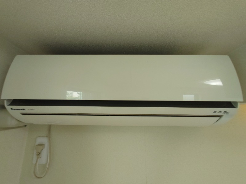 エアコン付きで快適 ※別部屋参考写真