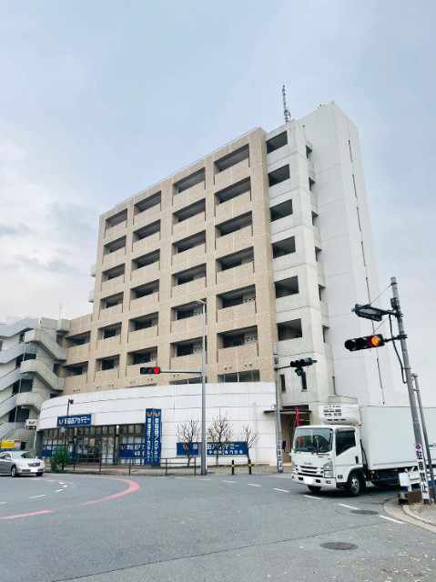 南側は高い建物がなく日当たりと眺望が良好です。