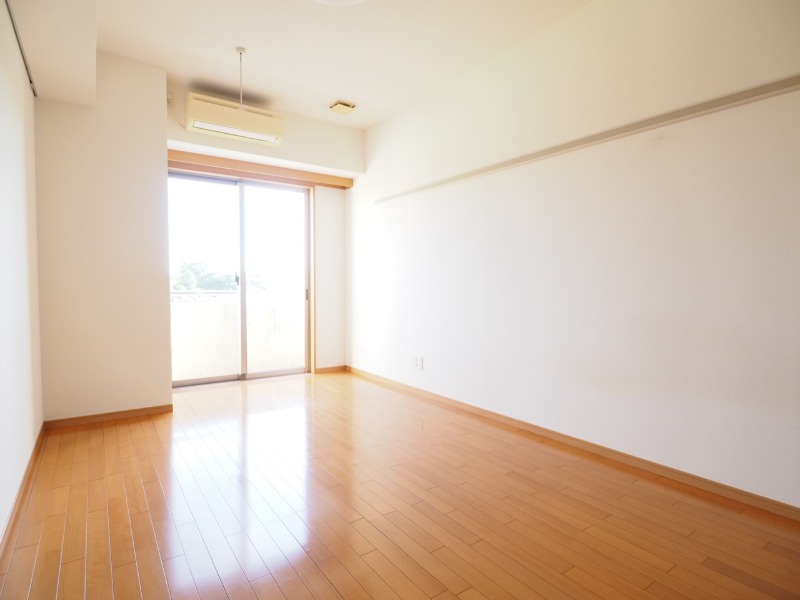 開放的な洋室 ※別部屋参考