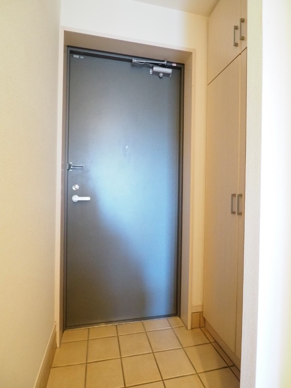 玄関も広く収納有り ※別部屋参考