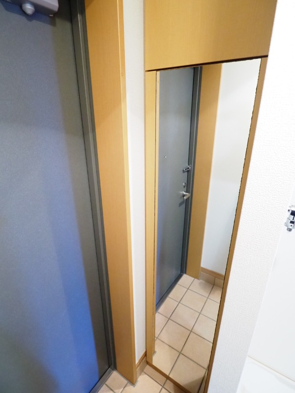 玄関ホールは姿見つき ※別部屋参考