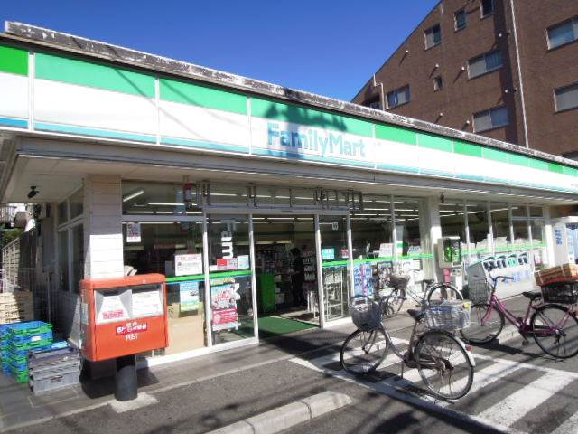 ファミリーマート桜川三丁目店