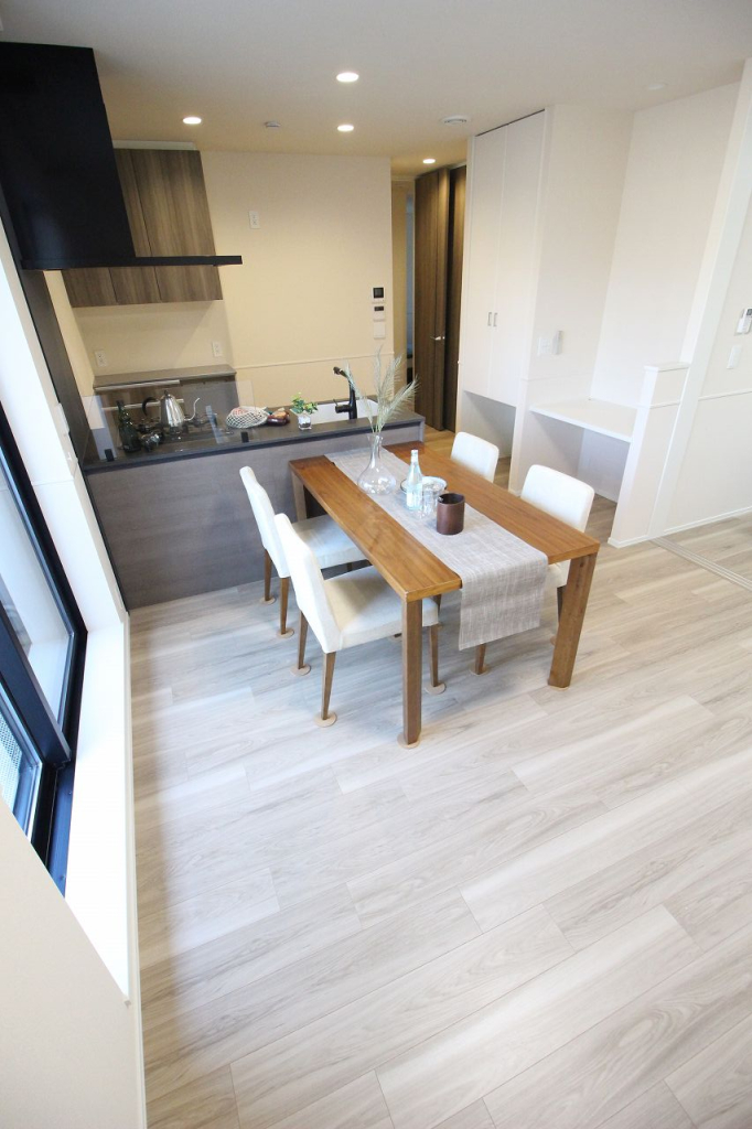 別の部屋の写真(モデルルーム)。家具、家電、小物は付きません