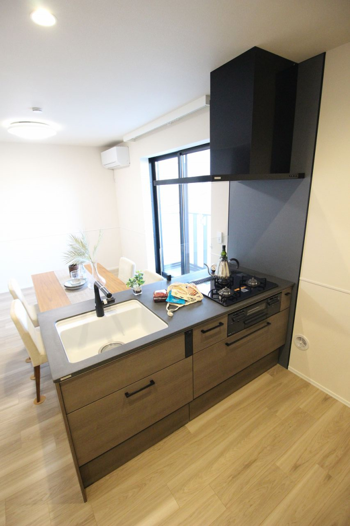 別の部屋の写真(モデルルーム)。家具、家電、小物は付きません