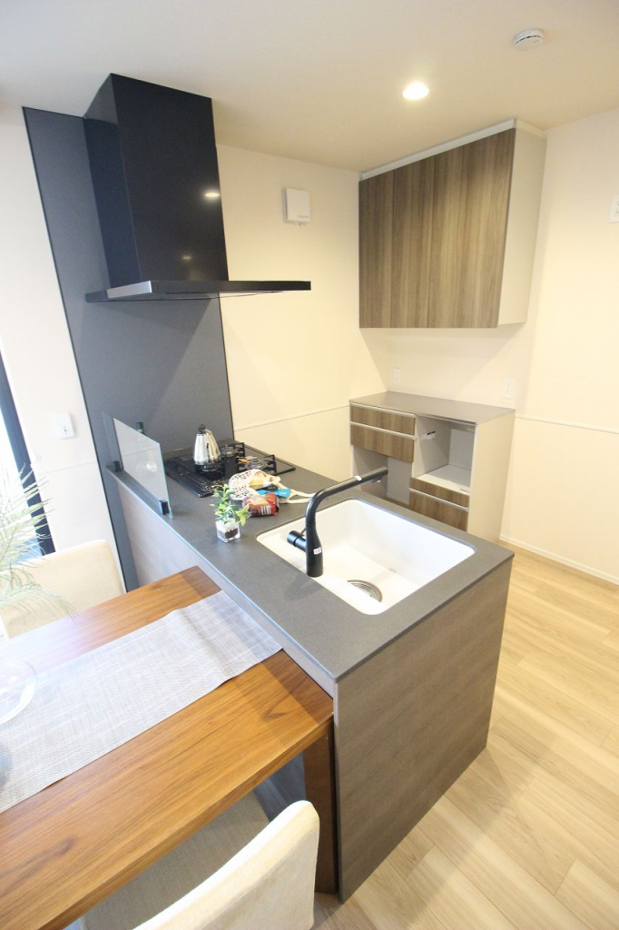 別の部屋の写真(モデルルーム)。家具、家電、小物は付きません